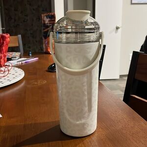 Limestone Leopard 26 oz Multishaker Brumate